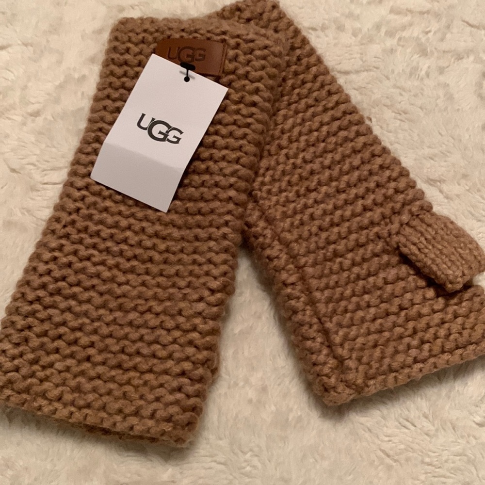 Ugg knitted fingerless gloves